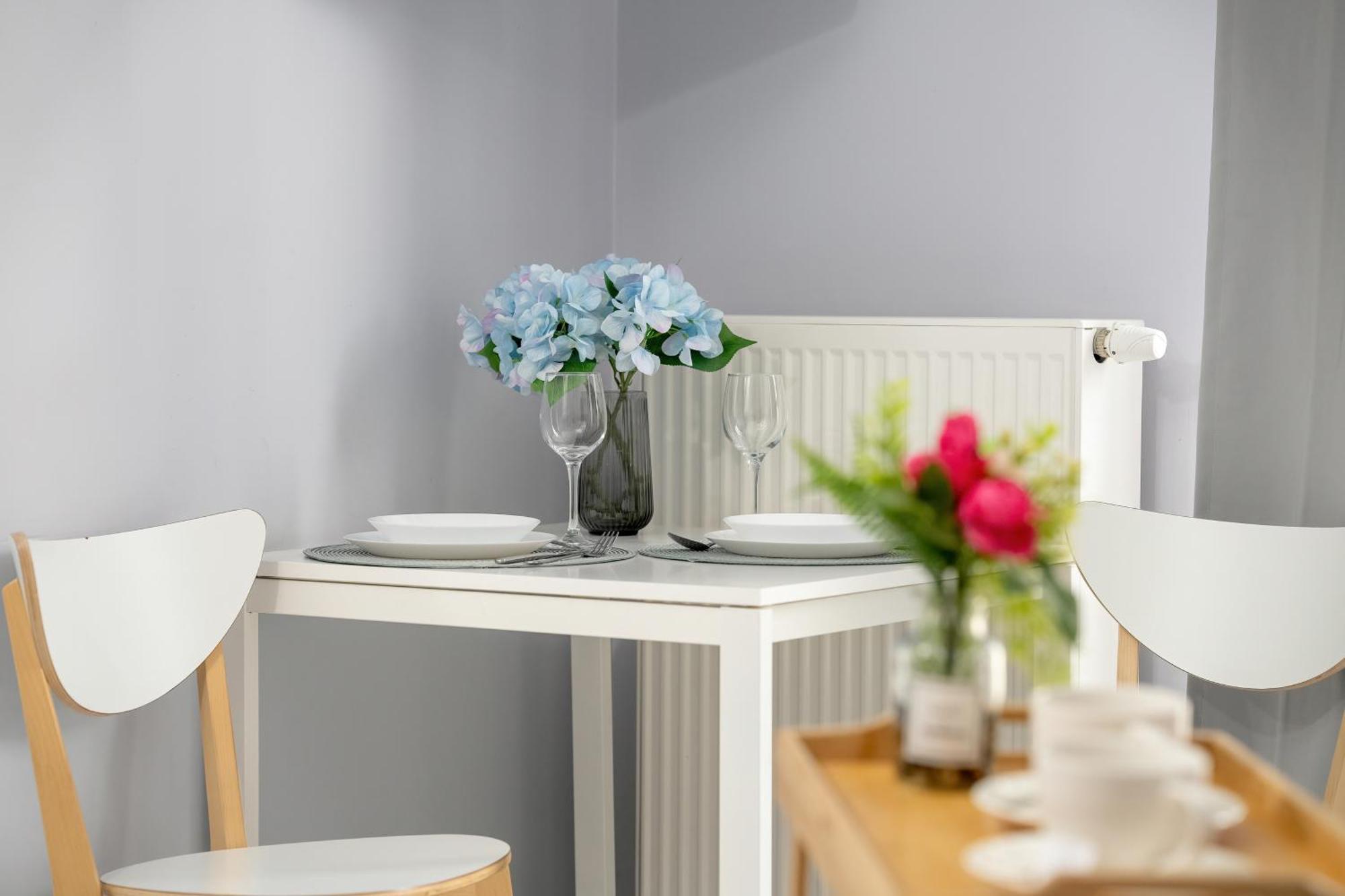 Stylowe I Eleganckie Studia Very Berry W Poznaniu By Noclegi Renters Ngoại thất bức ảnh