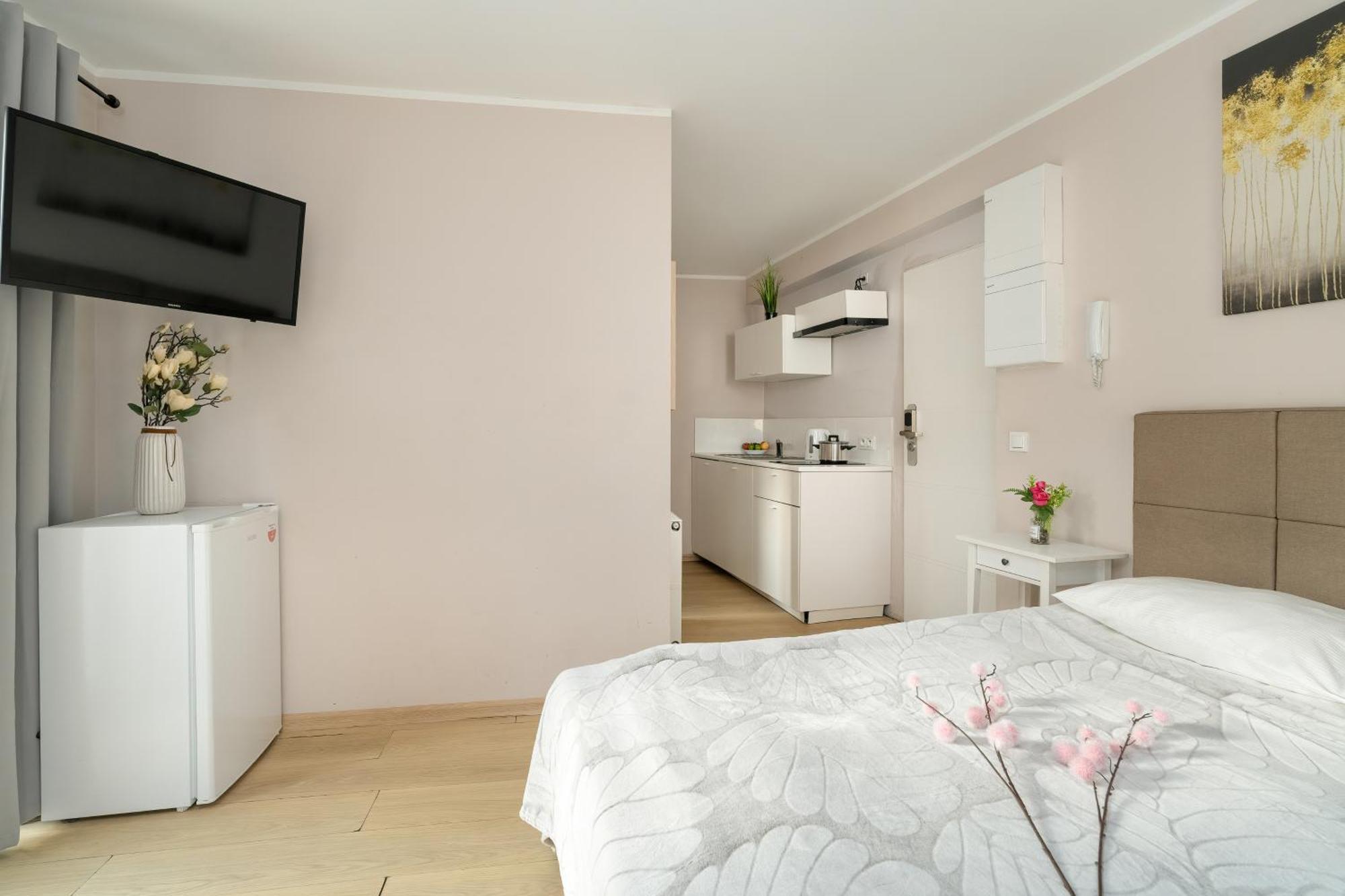 Stylowe I Eleganckie Studia Very Berry W Poznaniu By Noclegi Renters Ngoại thất bức ảnh