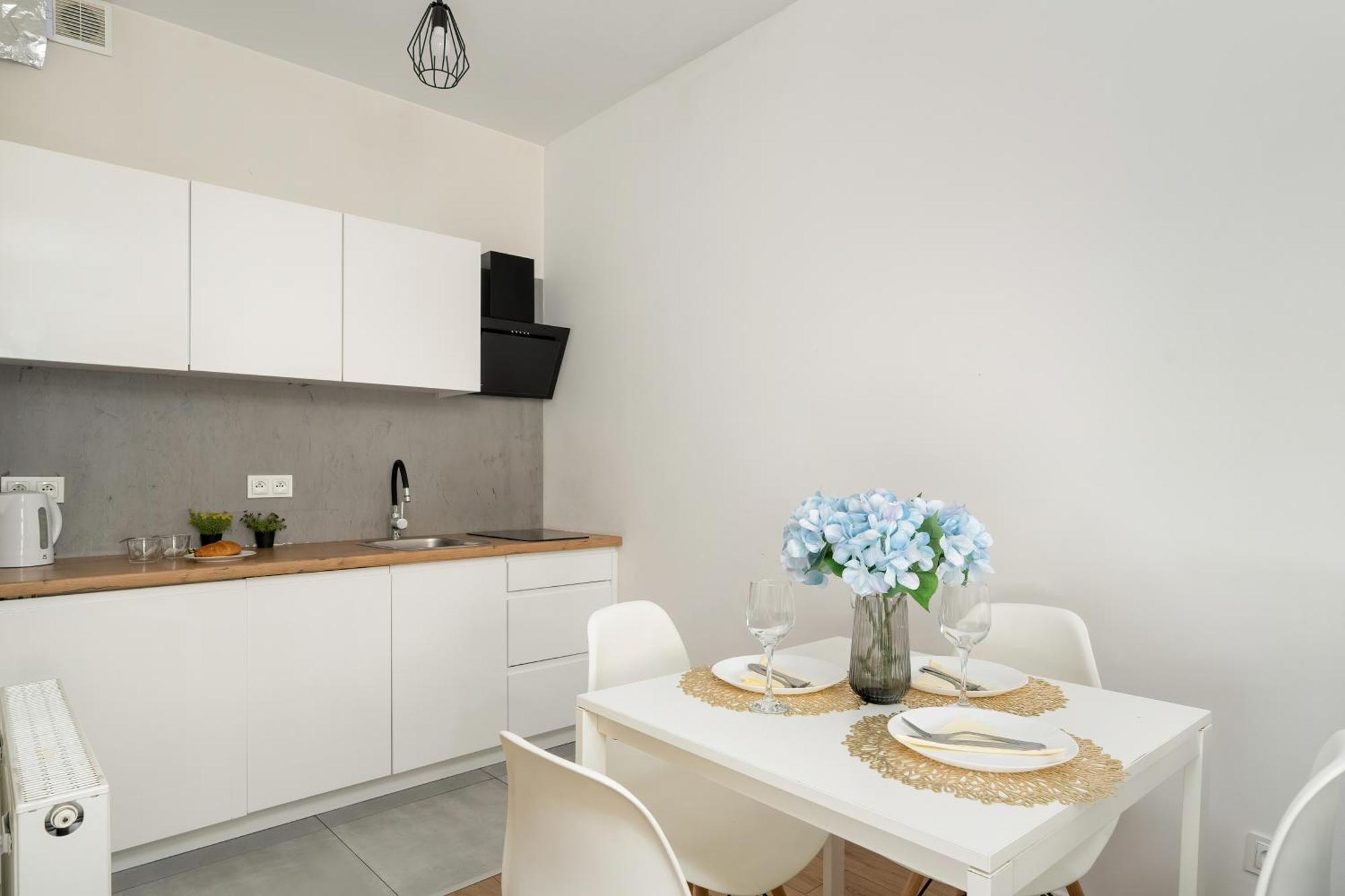 Stylowe I Eleganckie Studia Very Berry W Poznaniu By Noclegi Renters Ngoại thất bức ảnh